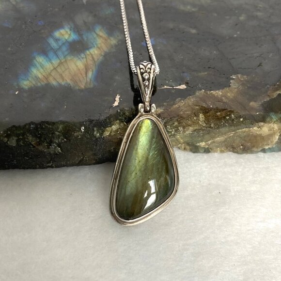 Sterling Silver 925 Bezel Set Labradorite Pendant Necklace 18.5" Box Chain - Picture 4 of 16